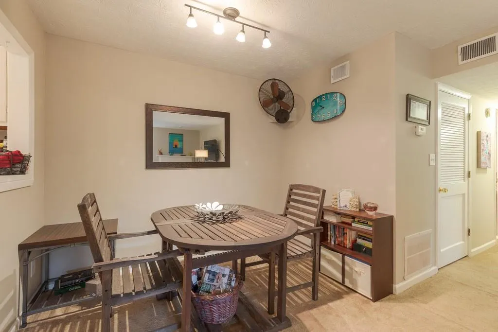 302 River Run Drive, Sandy Springs, Georgia 30350, 1 Bedroom Bedrooms, ,1 BathroomBathrooms,Residential,Sold,302 River Run Drive,6534166