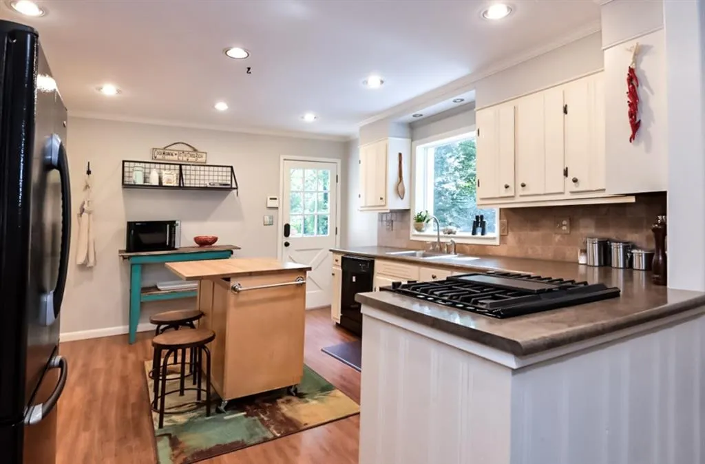 735 E Northway Lane, Atlanta, Georgia 30342, 4 Bedrooms Bedrooms, ,3 BathroomsBathrooms,Residential,Sold,735 E Northway Lane,6795699