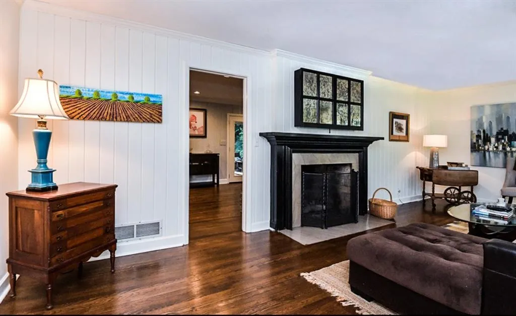 735 E Northway Lane, Atlanta, Georgia 30342, 4 Bedrooms Bedrooms, ,3 BathroomsBathrooms,Residential,Sold,735 E Northway Lane,6795699