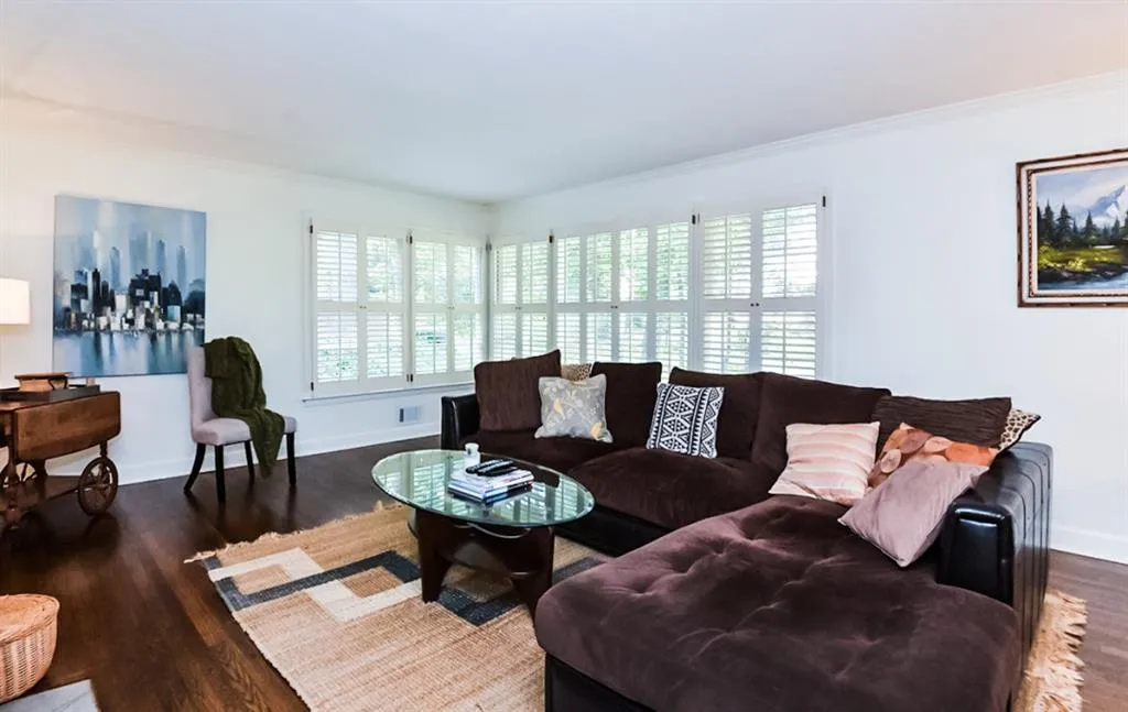 735 E Northway Lane, Atlanta, Georgia 30342, 4 Bedrooms Bedrooms, ,3 BathroomsBathrooms,Residential,Sold,735 E Northway Lane,6795699