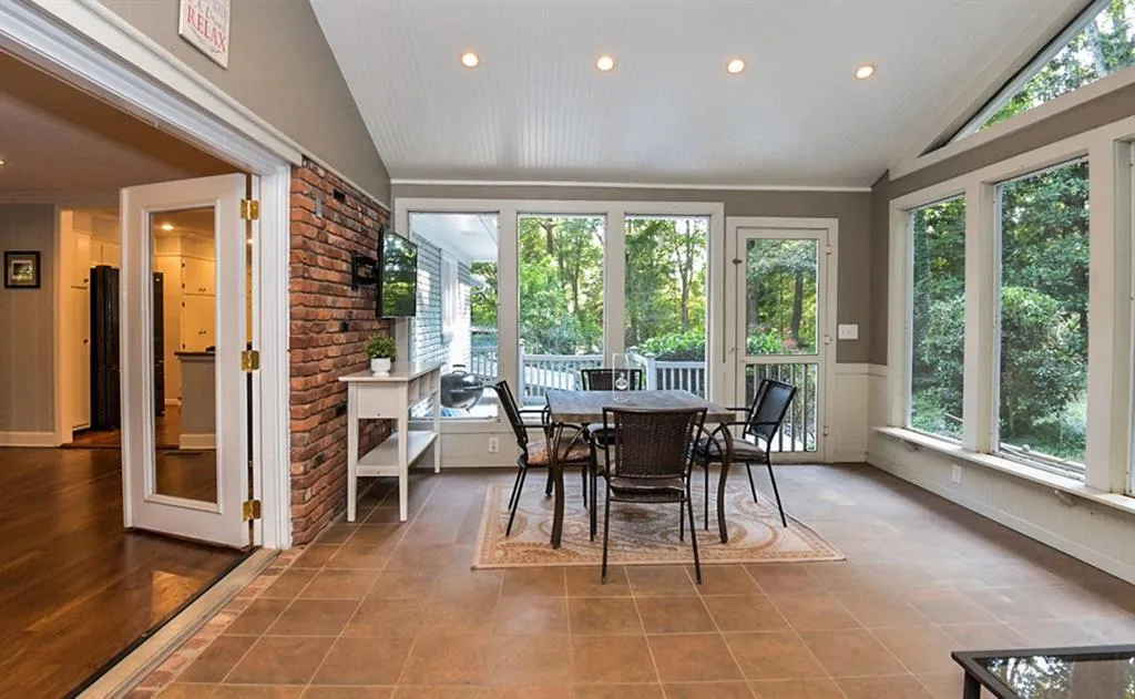 735 E Northway Lane, Atlanta, Georgia 30342, 4 Bedrooms Bedrooms, ,3 BathroomsBathrooms,Residential,Sold,735 E Northway Lane,6795699