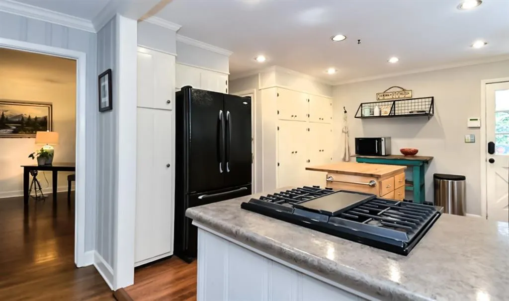735 E Northway Lane, Atlanta, Georgia 30342, 4 Bedrooms Bedrooms, ,3 BathroomsBathrooms,Residential,Sold,735 E Northway Lane,6795699
