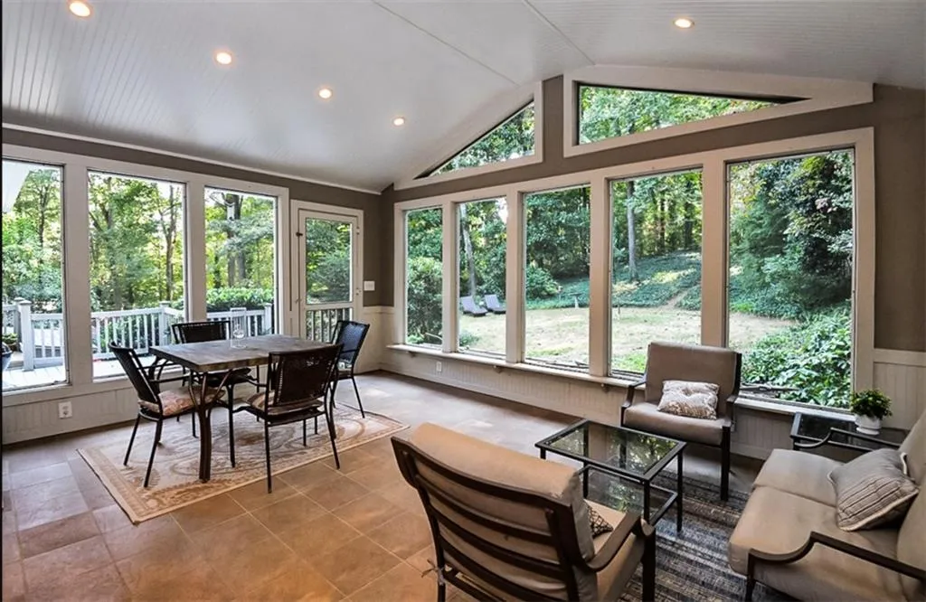 735 E Northway Lane, Atlanta, Georgia 30342, 4 Bedrooms Bedrooms, ,3 BathroomsBathrooms,Residential,Sold,735 E Northway Lane,6795699
