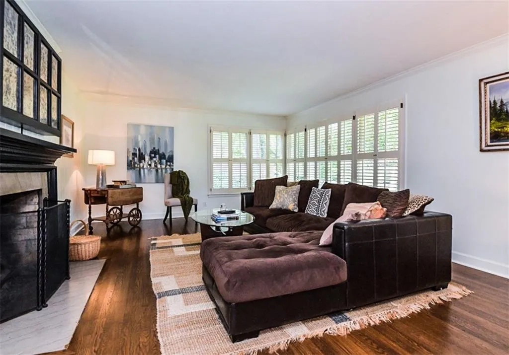 735 E Northway Lane, Atlanta, Georgia 30342, 4 Bedrooms Bedrooms, ,3 BathroomsBathrooms,Residential,Sold,735 E Northway Lane,6795699