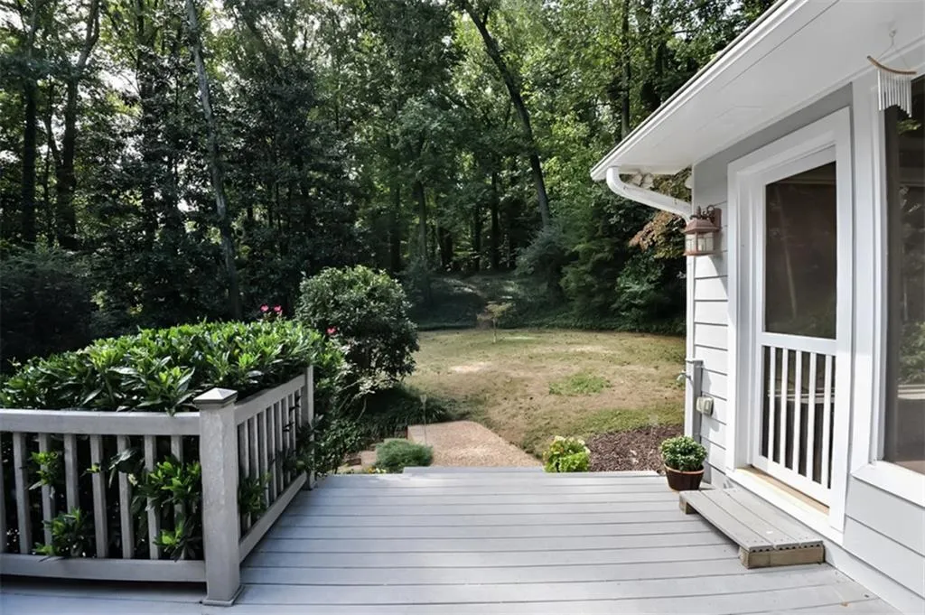 735 E Northway Lane, Atlanta, Georgia 30342, 4 Bedrooms Bedrooms, ,3 BathroomsBathrooms,Residential,Sold,735 E Northway Lane,6795699