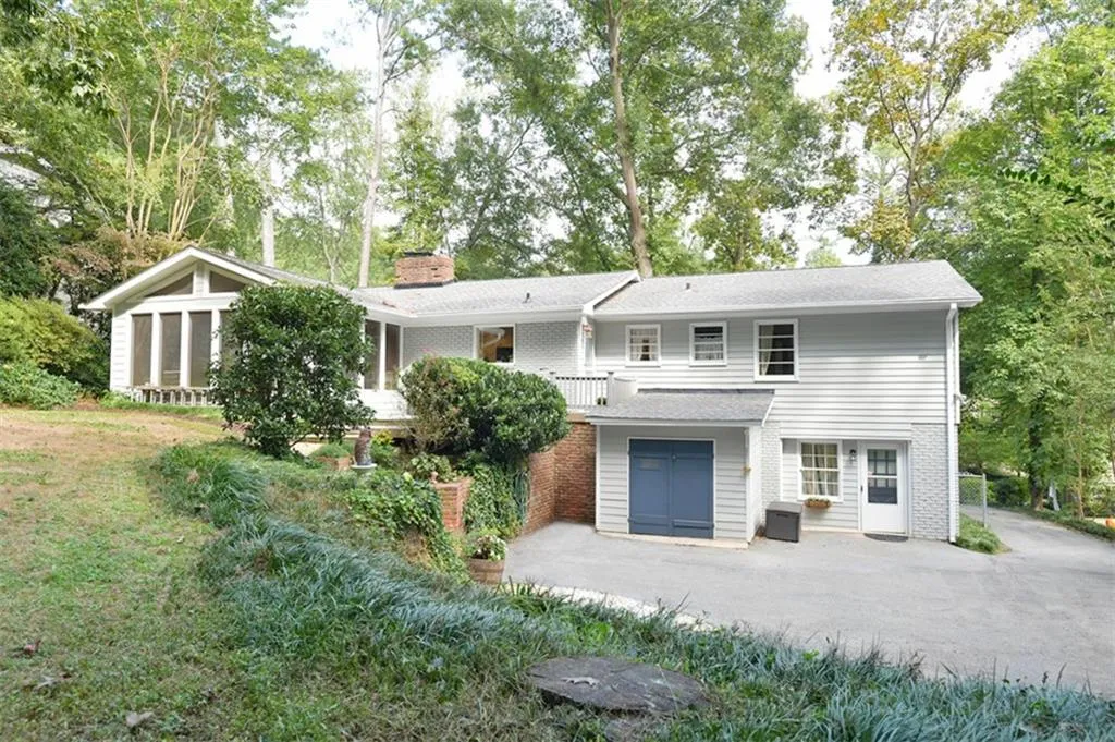 735 E Northway Lane, Atlanta, Georgia 30342, 4 Bedrooms Bedrooms, ,3 BathroomsBathrooms,Residential,Sold,735 E Northway Lane,6795699