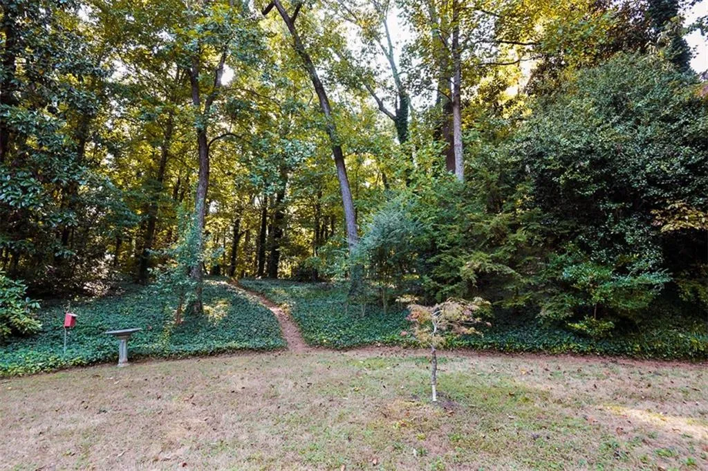 735 E Northway Lane, Atlanta, Georgia 30342, 4 Bedrooms Bedrooms, ,3 BathroomsBathrooms,Residential,Sold,735 E Northway Lane,6795699