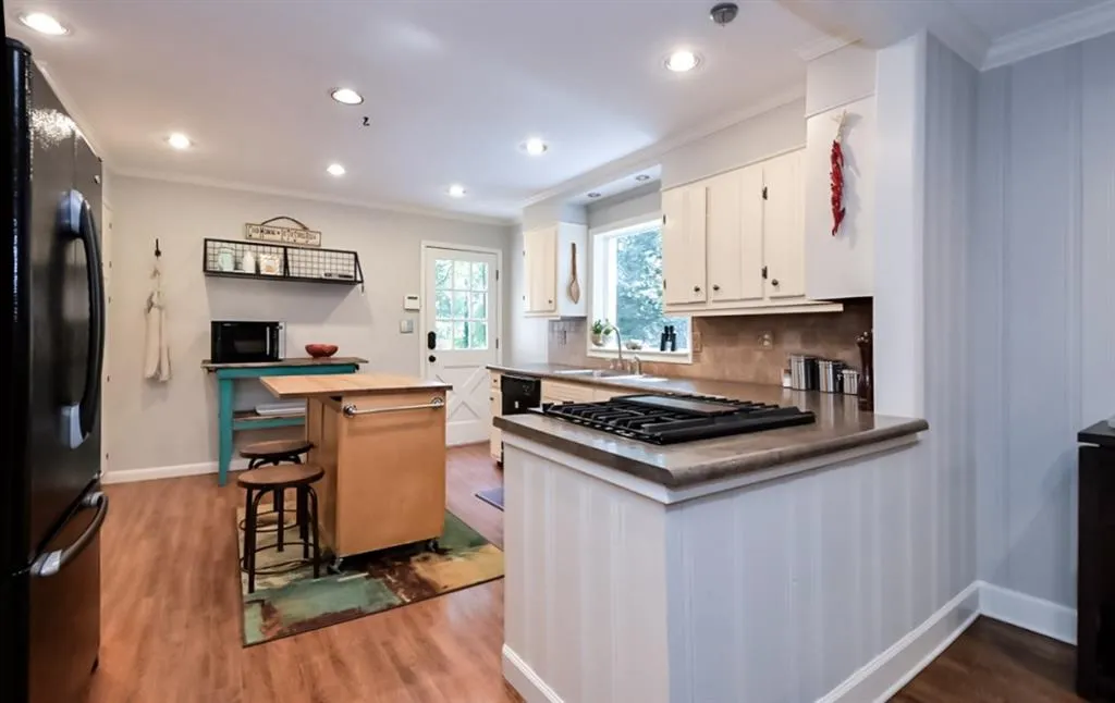 735 E Northway Lane, Atlanta, Georgia 30342, 4 Bedrooms Bedrooms, ,3 BathroomsBathrooms,Residential,Sold,735 E Northway Lane,6795699
