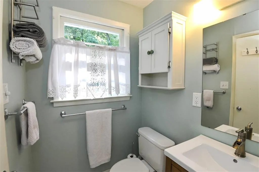 735 E Northway Lane, Atlanta, Georgia 30342, 4 Bedrooms Bedrooms, ,3 BathroomsBathrooms,Residential,Sold,735 E Northway Lane,6795699