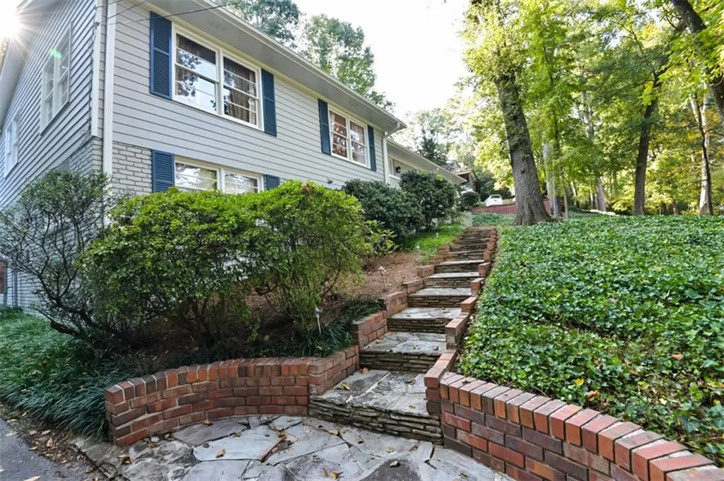 735 E Northway Lane, Atlanta, Georgia 30342, 4 Bedrooms Bedrooms, ,3 BathroomsBathrooms,Residential,Sold,735 E Northway Lane,6795699