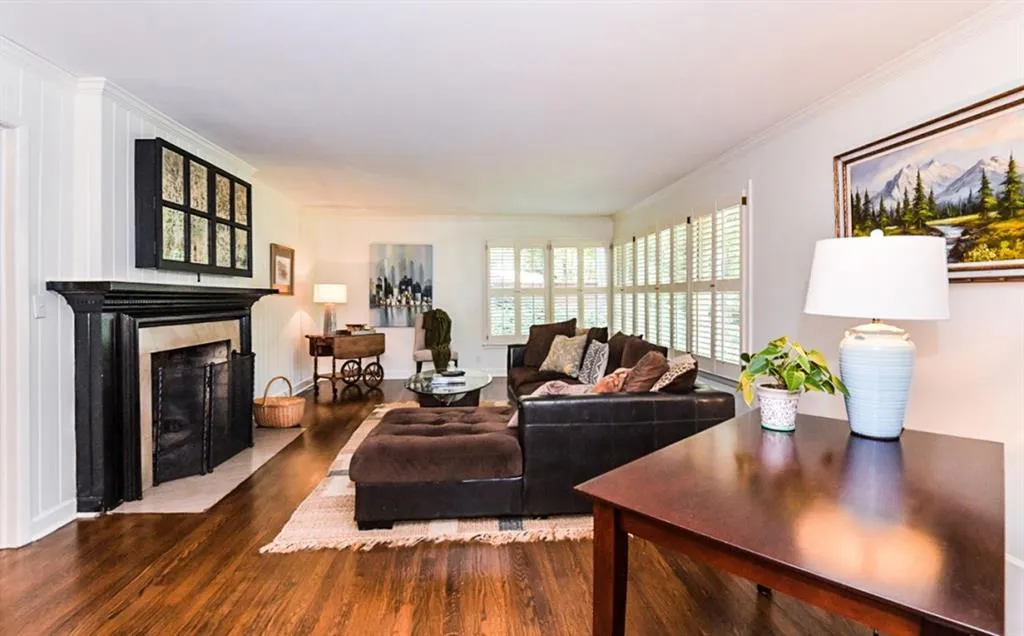 735 E Northway Lane, Atlanta, Georgia 30342, 4 Bedrooms Bedrooms, ,3 BathroomsBathrooms,Residential,Sold,735 E Northway Lane,6795699