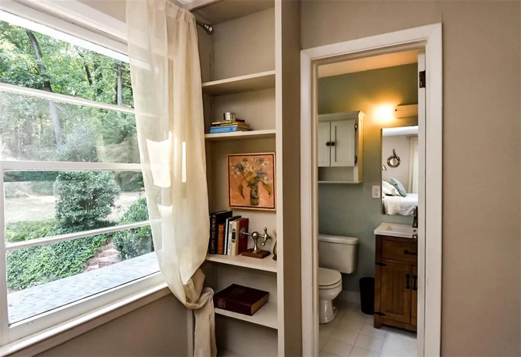 735 E Northway Lane, Atlanta, Georgia 30342, 4 Bedrooms Bedrooms, ,3 BathroomsBathrooms,Residential,Sold,735 E Northway Lane,6795699