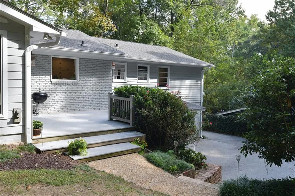 735 E Northway Lane, Atlanta, Georgia 30342, 4 Bedrooms Bedrooms, ,3 BathroomsBathrooms,Residential,Sold,735 E Northway Lane,6795699