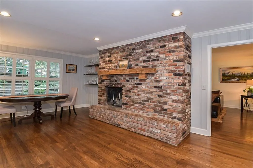 735 E Northway Lane, Atlanta, Georgia 30342, 4 Bedrooms Bedrooms, ,3 BathroomsBathrooms,Residential,Sold,735 E Northway Lane,6795699