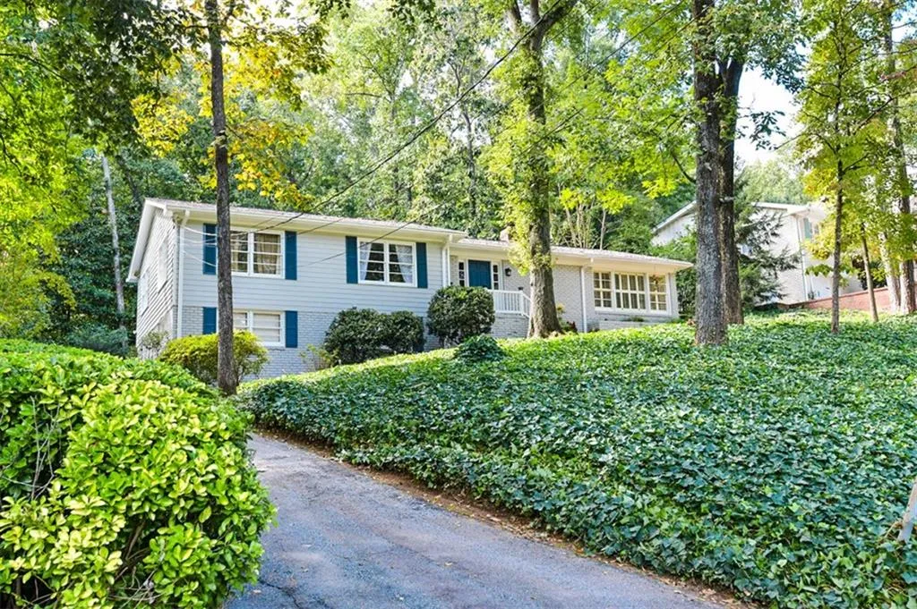 735 E Northway Lane, Atlanta, Georgia 30342, 4 Bedrooms Bedrooms, ,3 BathroomsBathrooms,Residential,Sold,735 E Northway Lane,6795699