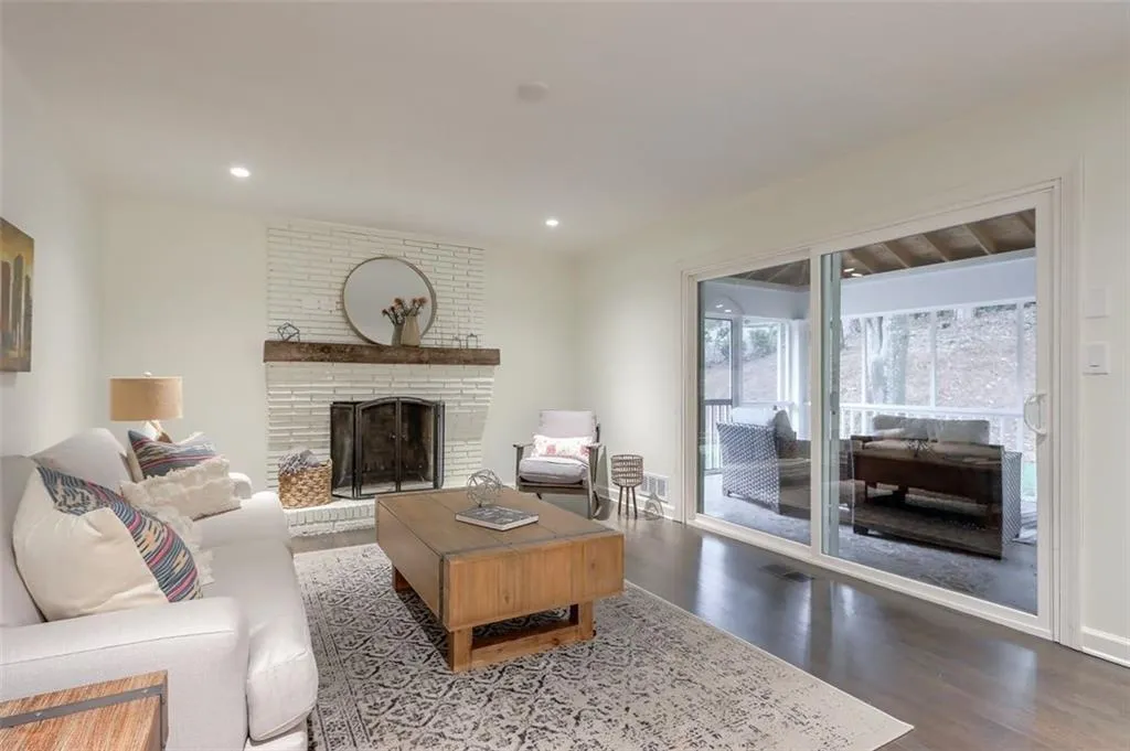 250 Beachland Drive, Atlanta, Georgia 30342, 4 Bedrooms Bedrooms, ,3 BathroomsBathrooms,Residential,Sold,250 Beachland Drive,6881660 250 Beachland Drive, Atlanta, Georgia 30342, 4 Bedrooms Bedrooms, ,3 BathroomsBathrooms,Residential,Sold,250 Beachland Drive,6881660