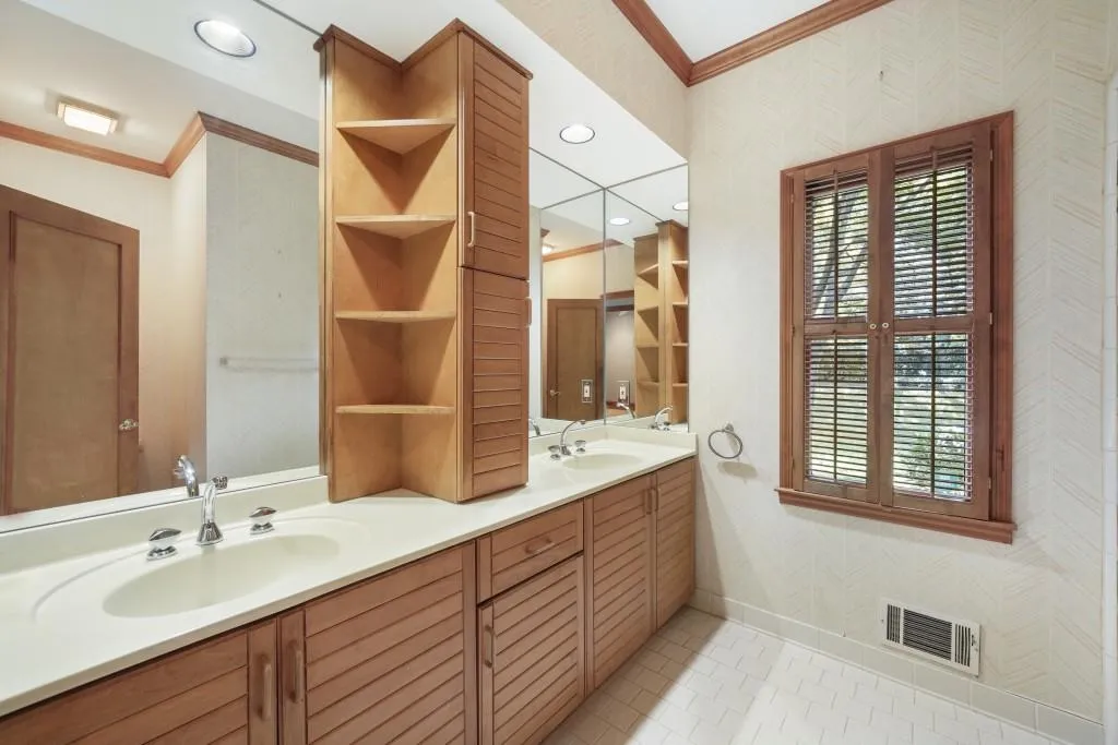 5510 Powers Ridge Court Nw, Sandy Springs, Georgia 30327, 6 Bedrooms Bedrooms, ,3 BathroomsBathrooms,Residential,Sold,5510 Powers Ridge Court Nw,7409737