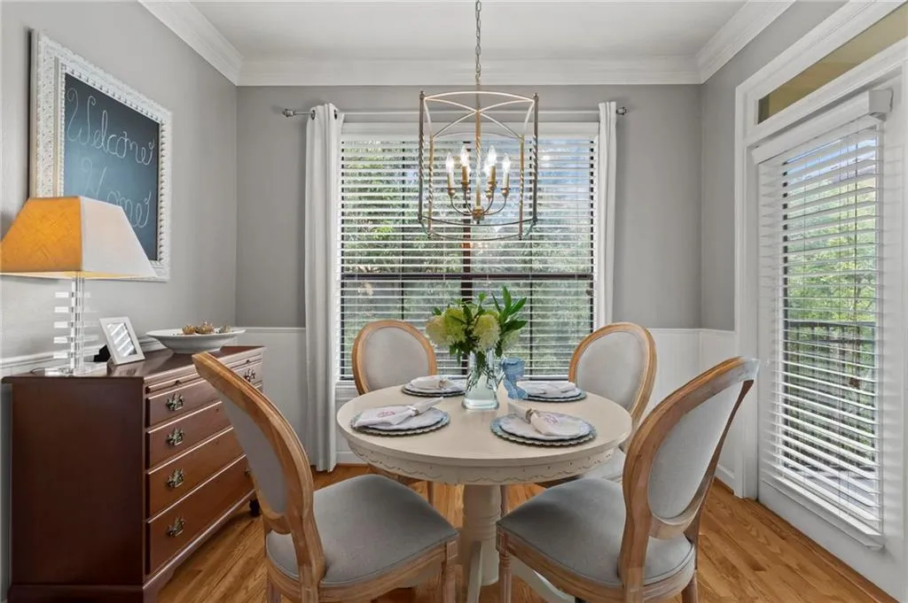 3777 Peachtree Road Ne Unit 1337, Atlanta, Georgia 30319, 2 Bedrooms Bedrooms, ,2 BathroomsBathrooms,Residential,For Sale,3777 Peachtree Road Ne Unit 1337,7643386