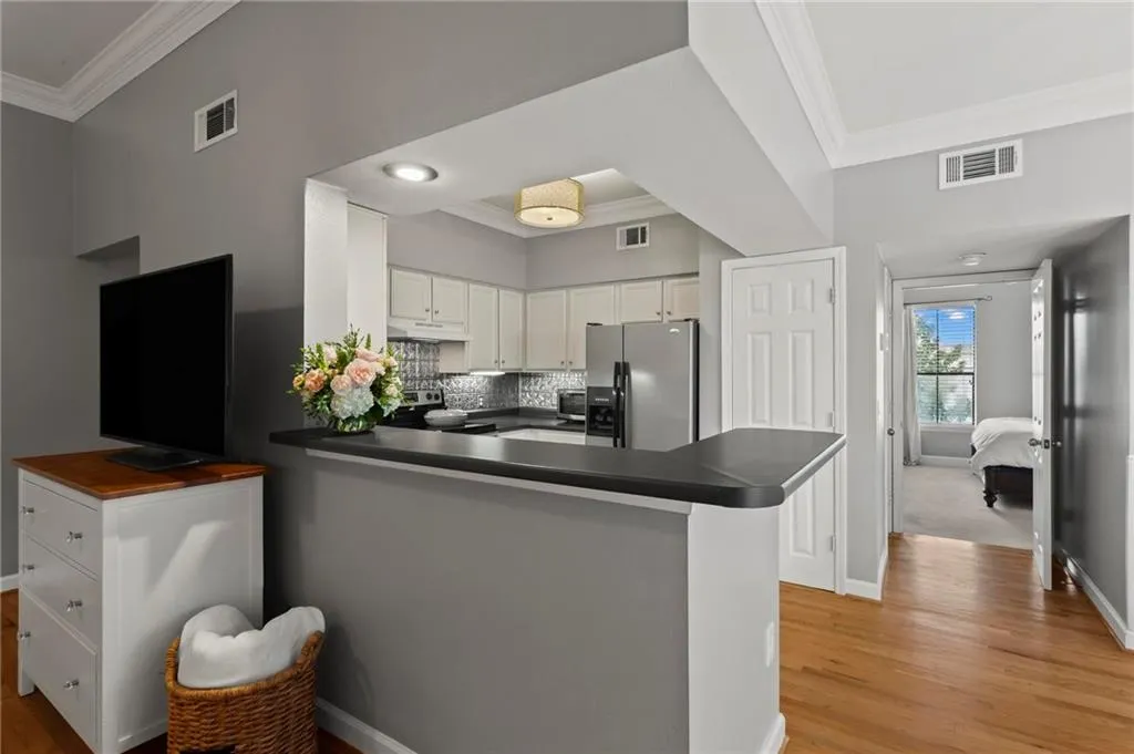 3777 Peachtree Road Ne Unit 1337, Atlanta, Georgia 30319, 2 Bedrooms Bedrooms, ,2 BathroomsBathrooms,Residential,For Sale,3777 Peachtree Road Ne Unit 1337,7643386