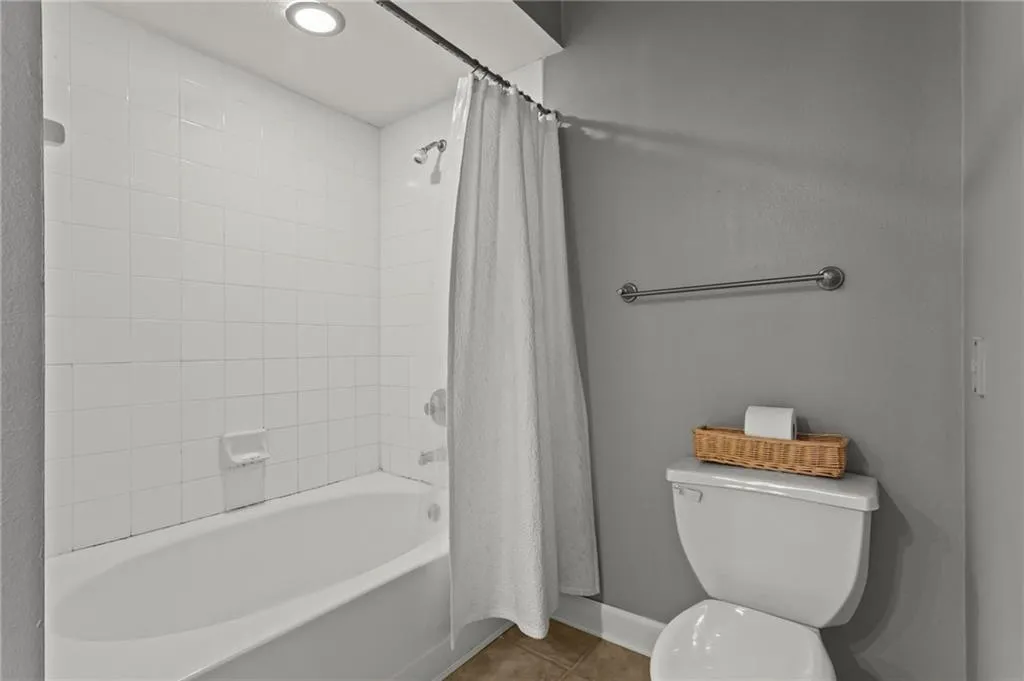 3777 Peachtree Road Ne Unit 1337, Atlanta, Georgia 30319, 2 Bedrooms Bedrooms, ,2 BathroomsBathrooms,Residential,For Sale,3777 Peachtree Road Ne Unit 1337,7643386