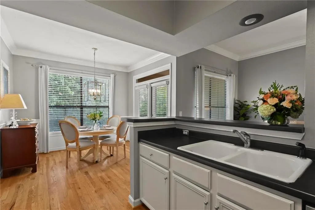 3777 Peachtree Road Ne Unit 1337, Atlanta, Georgia 30319, 2 Bedrooms Bedrooms, ,2 BathroomsBathrooms,Residential,For Sale,3777 Peachtree Road Ne Unit 1337,7643386
