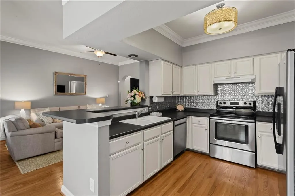 3777 Peachtree Road Ne Unit 1337, Atlanta, Georgia 30319, 2 Bedrooms Bedrooms, ,2 BathroomsBathrooms,Residential,For Sale,3777 Peachtree Road Ne Unit 1337,7643386