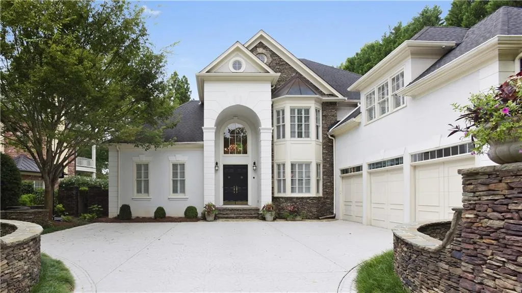 3962 Wieuca Road Ne, Atlanta, Georgia 30342, 5 Bedrooms Bedrooms, ,4 BathroomsBathrooms,Residential,Sold,3962 Wieuca Road Ne,5882981