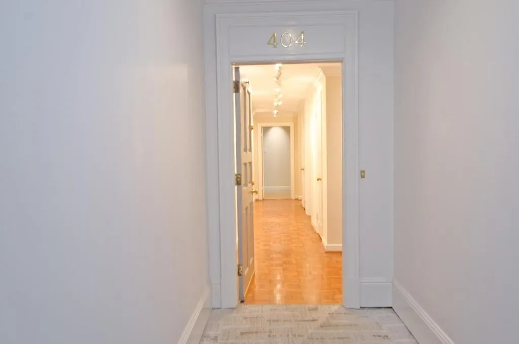 2734 Peachtree Road Nw Unit C-404, Atlanta, Georgia 30305, 2 Bedrooms Bedrooms, ,2 BathroomsBathrooms,Residential,For Sale,2734 Peachtree Road Nw Unit C-404,7592372