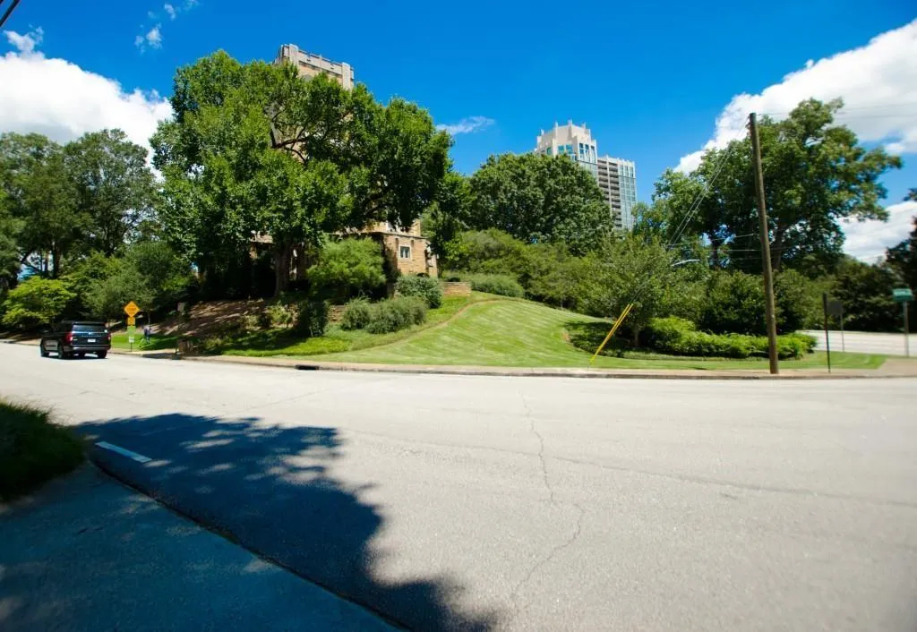 2734 Peachtree Road Nw Unit C-404, Atlanta, Georgia 30305, 2 Bedrooms Bedrooms, ,2 BathroomsBathrooms,Residential,For Sale,2734 Peachtree Road Nw Unit C-404,7592372