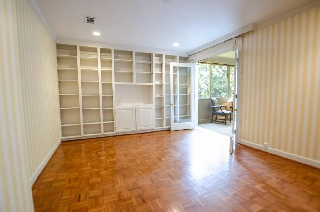 2734 Peachtree Road Nw Unit C-404, Atlanta, Georgia 30305, 2 Bedrooms Bedrooms, ,2 BathroomsBathrooms,Residential,For Sale,2734 Peachtree Road Nw Unit C-404,7592372