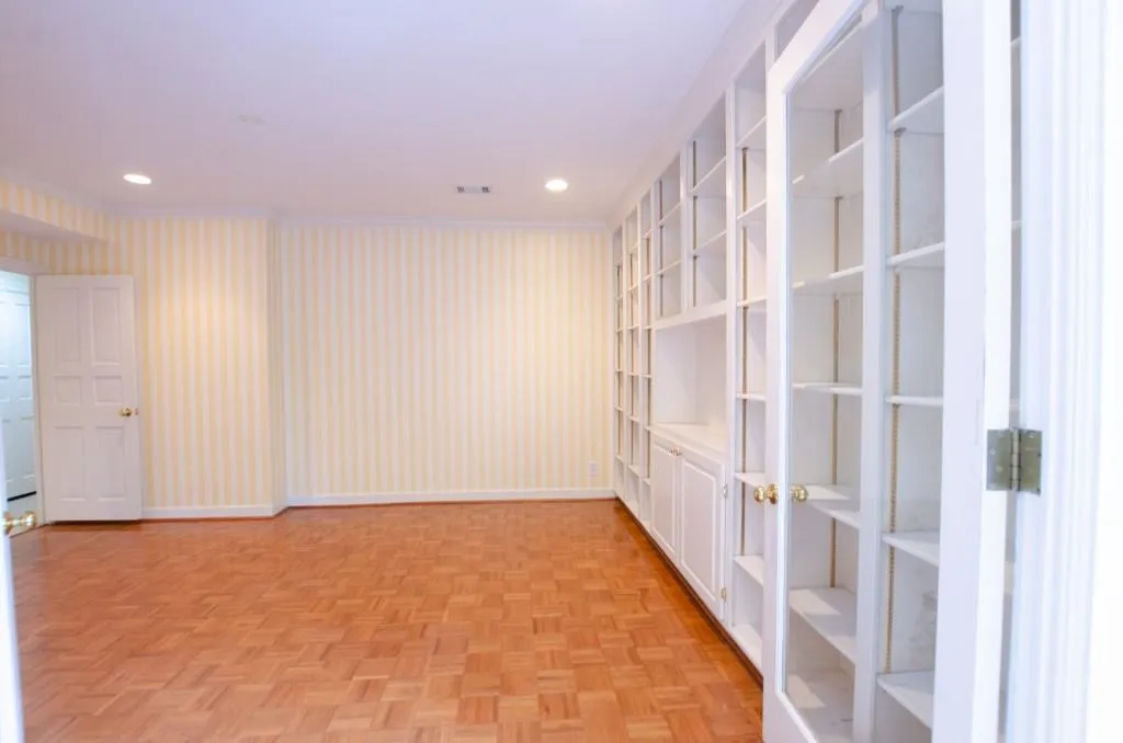 2734 Peachtree Road Nw Unit C-404, Atlanta, Georgia 30305, 2 Bedrooms Bedrooms, ,2 BathroomsBathrooms,Residential,For Sale,2734 Peachtree Road Nw Unit C-404,7592372