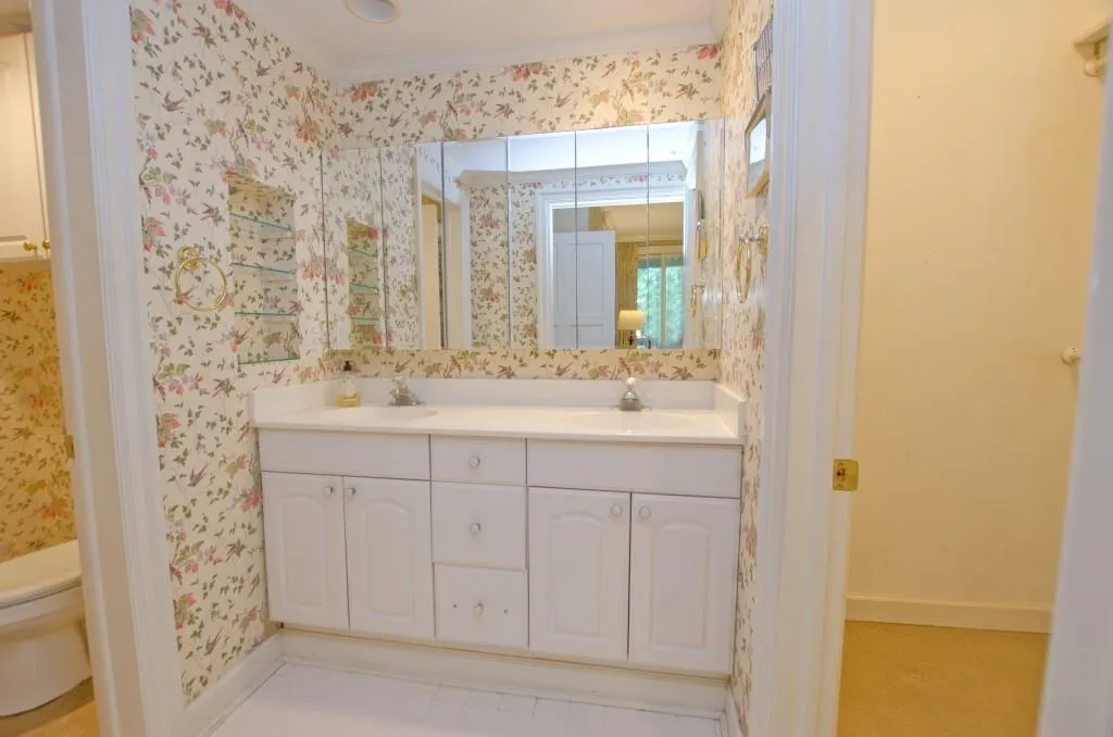 2734 Peachtree Road Nw Unit C-404, Atlanta, Georgia 30305, 2 Bedrooms Bedrooms, ,2 BathroomsBathrooms,Residential,For Sale,2734 Peachtree Road Nw Unit C-404,7592372