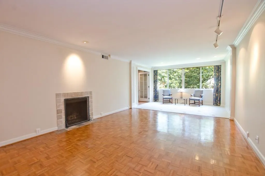 2734 Peachtree Road Nw Unit C-404, Atlanta, Georgia 30305, 2 Bedrooms Bedrooms, ,2 BathroomsBathrooms,Residential,For Sale,2734 Peachtree Road Nw Unit C-404,7592372