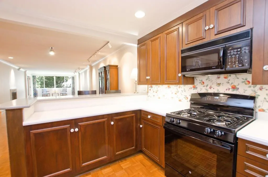 2734 Peachtree Road Nw Unit C-404, Atlanta, Georgia 30305, 2 Bedrooms Bedrooms, ,2 BathroomsBathrooms,Residential,For Sale,2734 Peachtree Road Nw Unit C-404,7592372
