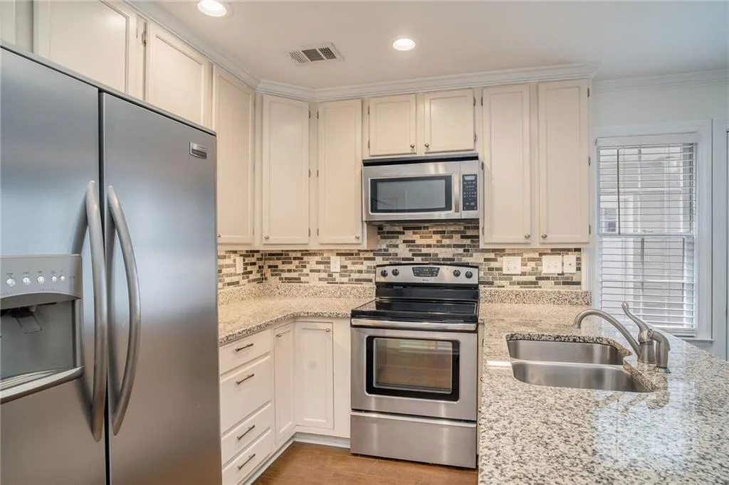 8988 Carroll Manor Drive, Sandy Springs, Georgia 30350, 2 Bedrooms Bedrooms, ,2 BathroomsBathrooms,Residential,Sold,8988 Carroll Manor Drive,6891833