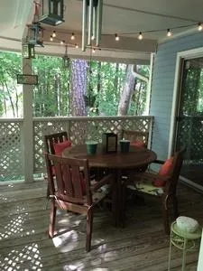 Sandy Springs, Georgia 30328, 2 Bedrooms Bedrooms, ,2 BathroomsBathrooms,Residential,Sold,5562978