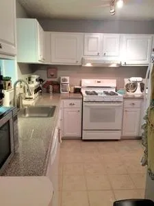 Sandy Springs, Georgia 30328, 2 Bedrooms Bedrooms, ,2 BathroomsBathrooms,Residential,Sold,5562978