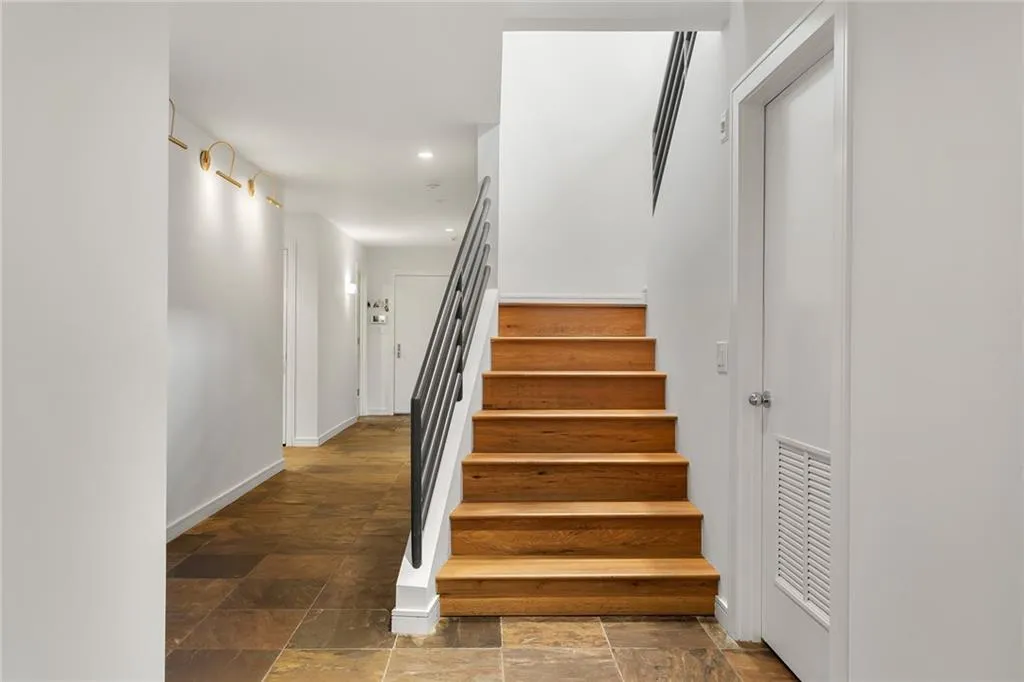 516 Londonberry Road, Atlanta, Georgia 30327, 4 Bedrooms Bedrooms, ,3 BathroomsBathrooms,Residential,Sold,516 Londonberry Road,6844591