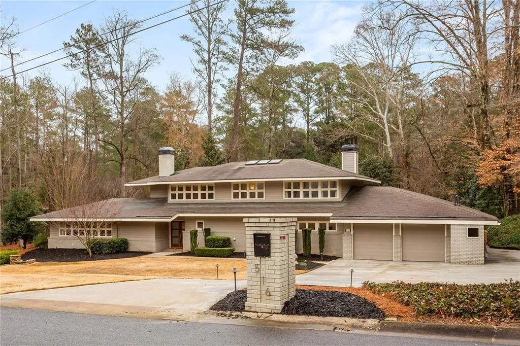 516 Londonberry Road, Atlanta, Georgia 30327, 4 Bedrooms Bedrooms, ,3 BathroomsBathrooms,Residential,Sold,516 Londonberry Road,6844591