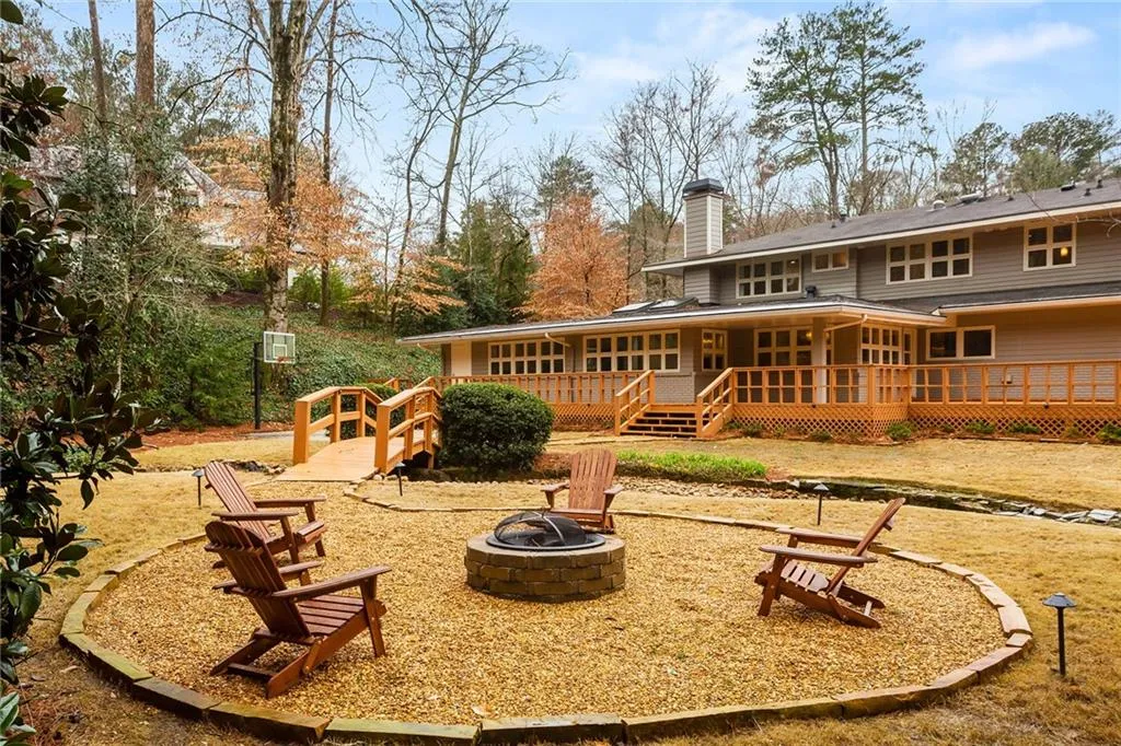 516 Londonberry Road, Atlanta, Georgia 30327, 4 Bedrooms Bedrooms, ,3 BathroomsBathrooms,Residential,Sold,516 Londonberry Road,6844591