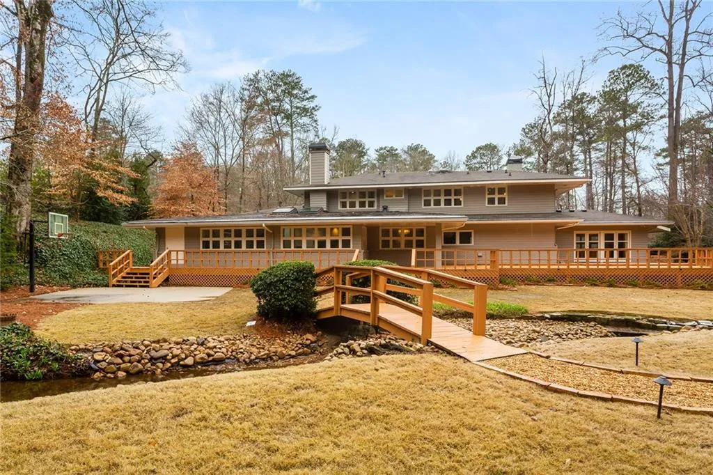 516 Londonberry Road, Atlanta, Georgia 30327, 4 Bedrooms Bedrooms, ,3 BathroomsBathrooms,Residential,Sold,516 Londonberry Road,6844591