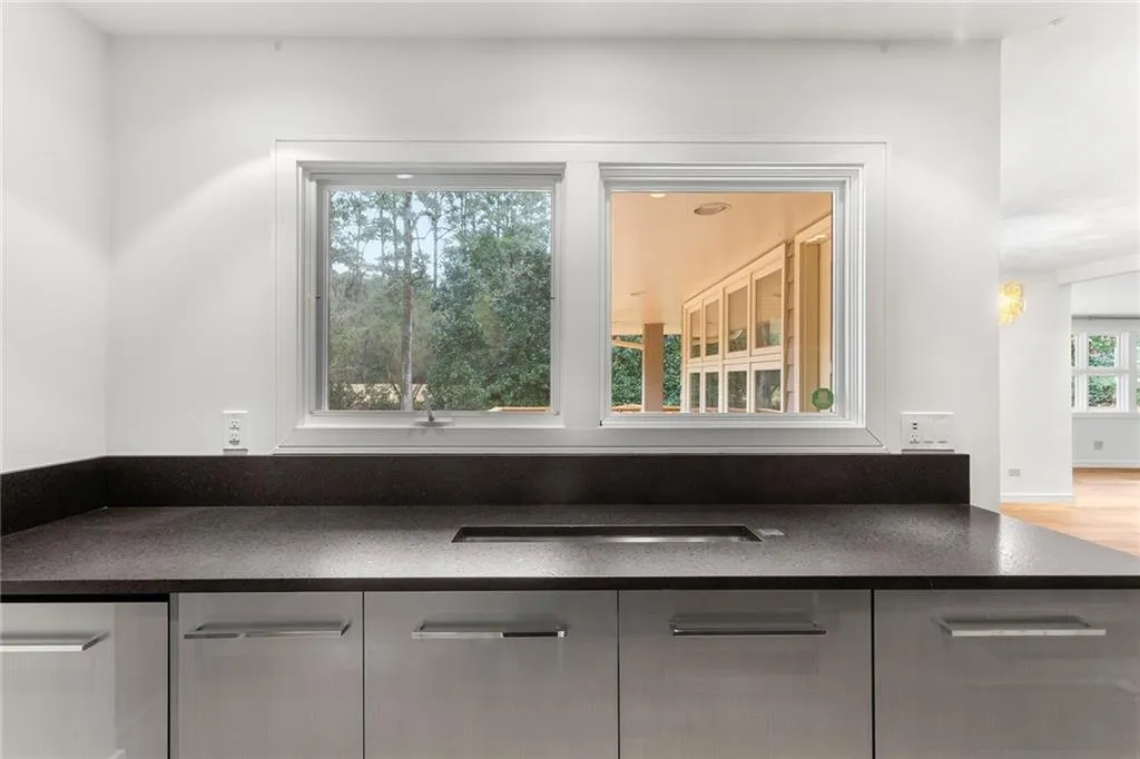 516 Londonberry Road, Atlanta, Georgia 30327, 4 Bedrooms Bedrooms, ,3 BathroomsBathrooms,Residential,Sold,516 Londonberry Road,6844591