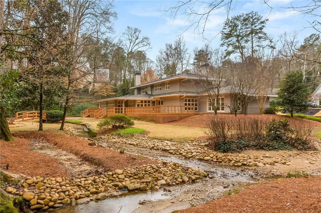516 Londonberry Road, Atlanta, Georgia 30327, 4 Bedrooms Bedrooms, ,3 BathroomsBathrooms,Residential,Sold,516 Londonberry Road,6844591