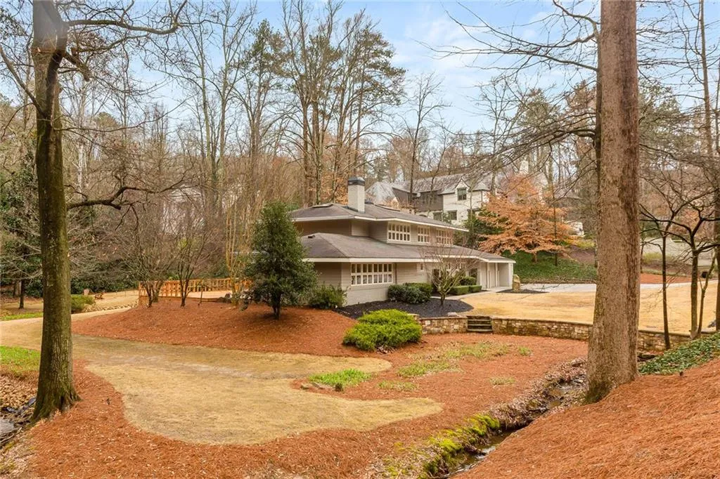 516 Londonberry Road, Atlanta, Georgia 30327, 4 Bedrooms Bedrooms, ,3 BathroomsBathrooms,Residential,Sold,516 Londonberry Road,6844591