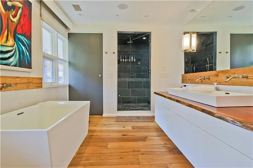 516 Londonberry Road, Atlanta, Georgia 30327, 4 Bedrooms Bedrooms, ,3 BathroomsBathrooms,Residential,Sold,516 Londonberry Road,6844591
