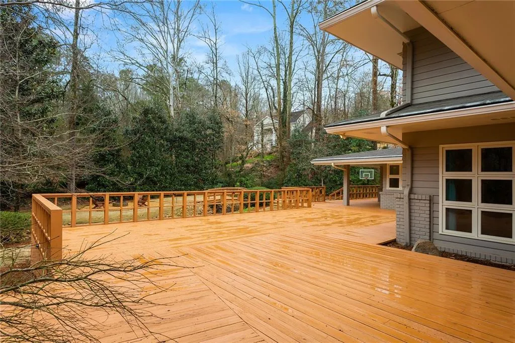 516 Londonberry Road, Atlanta, Georgia 30327, 4 Bedrooms Bedrooms, ,3 BathroomsBathrooms,Residential,Sold,516 Londonberry Road,6844591