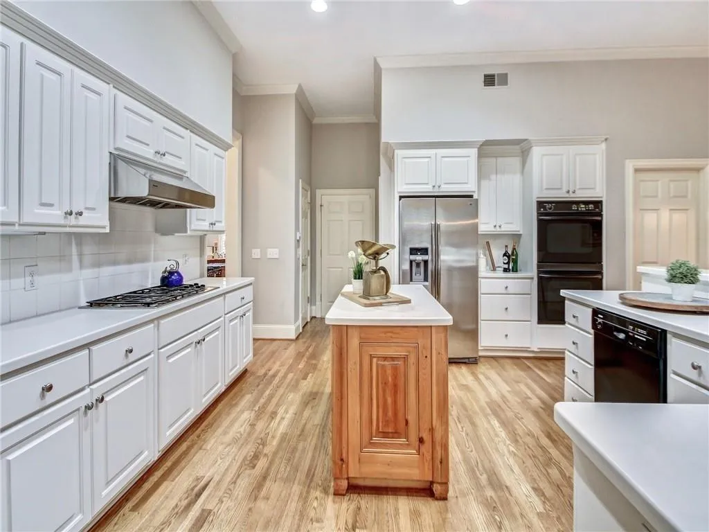 727 Windsor Parkway, Sandy Springs, Georgia 30342, 4 Bedrooms Bedrooms, ,3 BathroomsBathrooms,Residential,Sold,727 Windsor Parkway,6677990