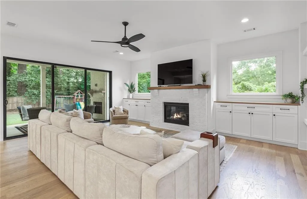 Brookhaven, Georgia 30319, 5 Bedrooms Bedrooms, ,4 BathroomsBathrooms,Residential,For Sale,7620284
