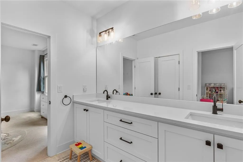 Brookhaven, Georgia 30319, 5 Bedrooms Bedrooms, ,4 BathroomsBathrooms,Residential,For Sale,7620284