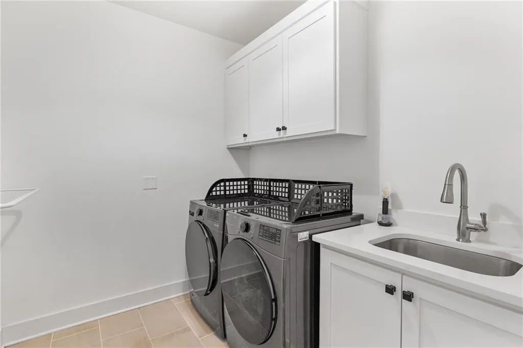 Brookhaven, Georgia 30319, 5 Bedrooms Bedrooms, ,4 BathroomsBathrooms,Residential,For Sale,7620284